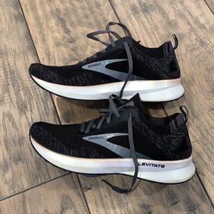 W Brooks Levitate 4 size 8